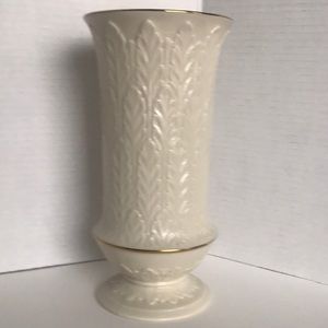 Lenox Ivory Leaf Porcelain Vase 24k Gold Trim Autumn Leaf Footed Vase, Vintage.